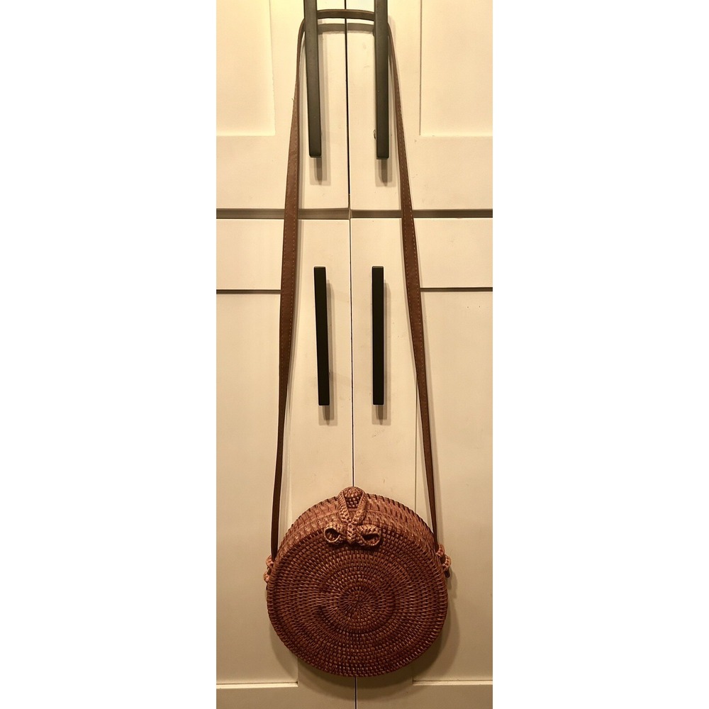 Straw Studios Brown Round Wicker Clamshell Purse Crossbody Leather Strap 8" X 3"
